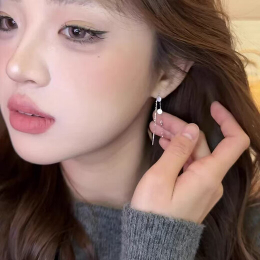 Pupan Lao Phoenix 9999 sterling silver small disc tassel ear wire 2025 new style personalized sequin earrings and versatile earrings Silver sequin tassel ear wire Lao Fengxiang's same style