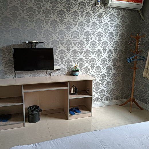 Deluxe double room, private bathroom, free wife, free parking, washing machine provided