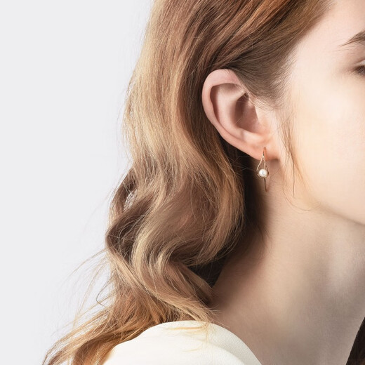 Chow Sang Sang rose gold LaPelle single-sided color gold stud earrings for women Akoya pearl earrings 90033E