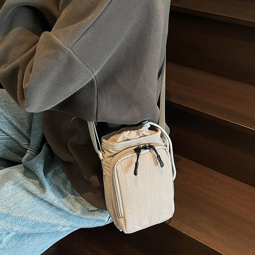 Ono Seven Days Light Mobile Phone Bag Male and Female Students Water Bottle Umbrella Bag Portable One-shoulder Messenger Bag Outdoor Sports Water Cup Shoulder Bag Casual Crossbody Bag Beige