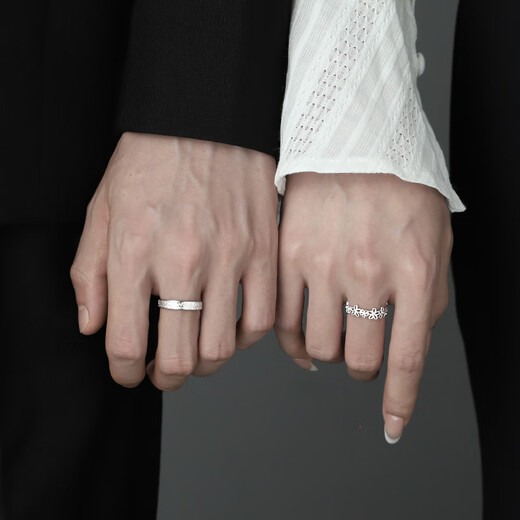Lovely flower sterling silver couple rings niche design new ring commemorative gift for boyfriend and girlfriend on Chinese Valentine's Day. Engraved flower ring pair