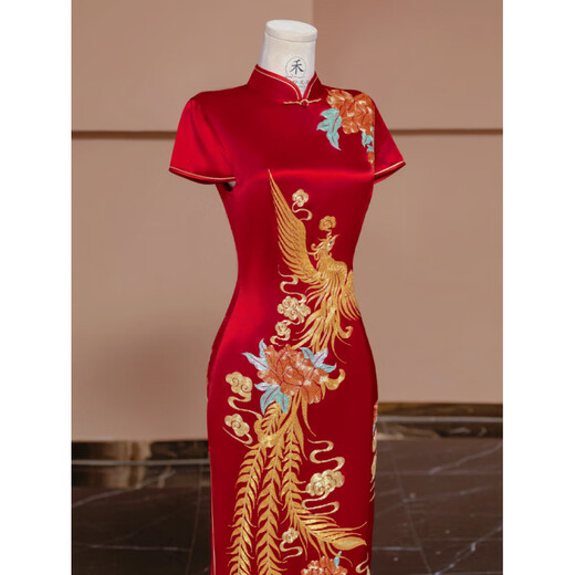 ROAR UTHAUG embroidered cheongsam embroidered and wedding dress 2025 bridal wedding dress Chinese wedding dress walk out of the pavilion toast dress engagement dress red cheongsam with free earrings S