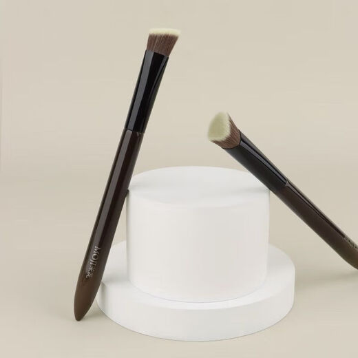 Momomo Momo Official Flagship Zero L33 Triangular Highlight Brush Matte Facial Brightening Brush Slope Concealer Brush Special 33 Count Fiber Hair