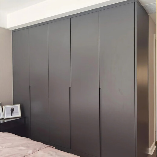 Extraordinary wood work inside and out, Weiye's top five functional boards are customized, wardrobes, bedrooms and cloakrooms are customized for the whole house, minimalist style swing door wardrobes, Weiye's top five boards are customized packages