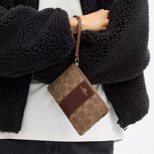 COACH women's bag Corner Zip 16 zipper closure women's clutch bag wrist bag coin purse gift for girlfriend brown