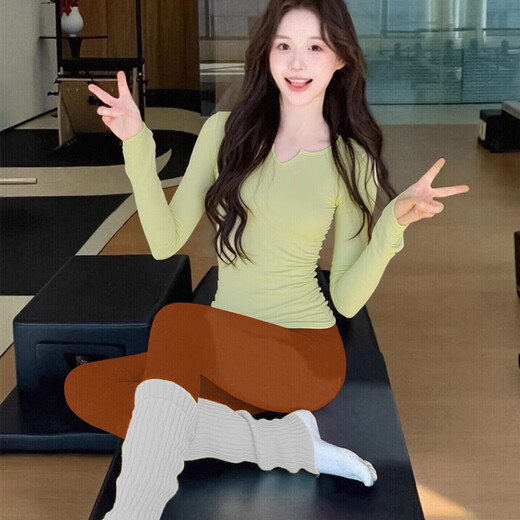 Shuangxiu's super-good-looking yoga clothing set can be worn outside with chest padded sports top, long-sleeved and beautiful Pilates training clothing for women, green top + burgundy pants L 115-125