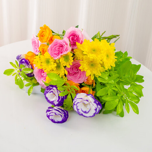 Jingdong Flowers (Yuehuaqimeng)-Kunming flower base straight hair roses lilies multi-head bouquets flowers straight hair from the source