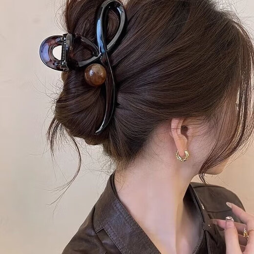 Value-for-money 4-piece set of high-end large hair clips for women