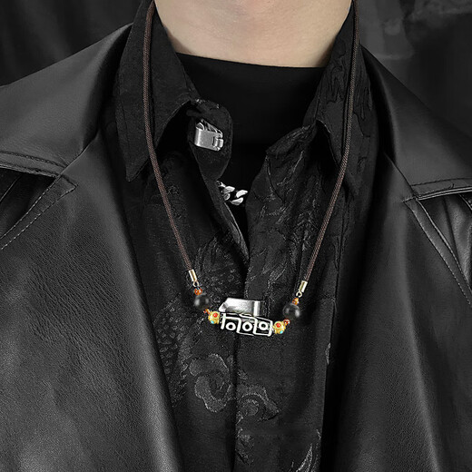 Emeishan has passed the nine-eye Dzi bead pendant amulet for men and women, and is a birthday gift for boys and girls in their zodiac year.
