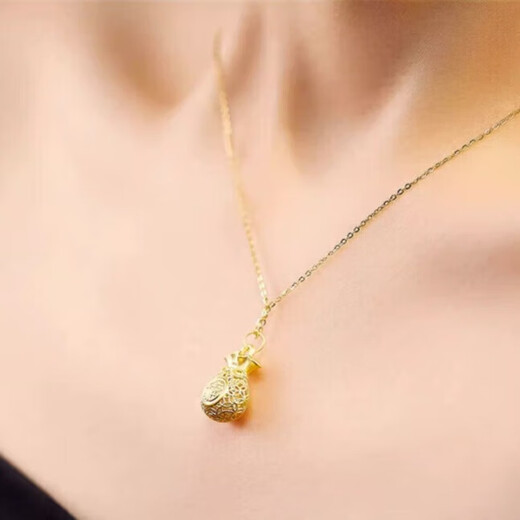 Chow Tai Fook gold pure gold 999 filigree blessing money bag pendant pure gold hollow word 