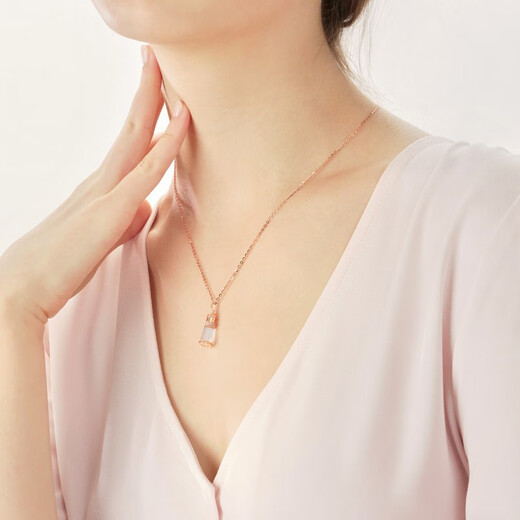 Chow Sang Sang Diamond Pendant 18K Color Gold Light Chasing Lighthouse 92727P Pricing