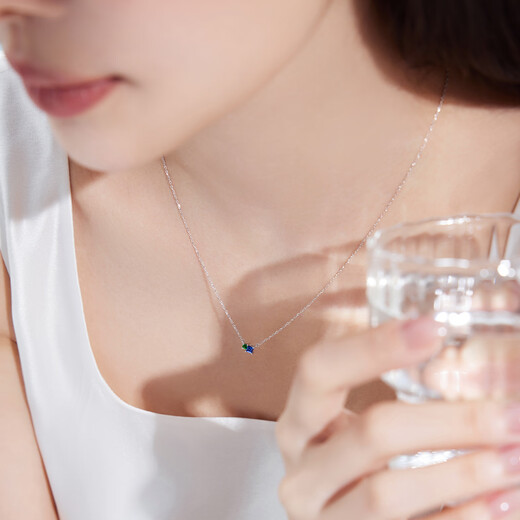 Lukfook Jewelry platinum necklace small colored sugar platinum 950 garnet sapphire necklace F48J0003DS total weight about 2.02 grams