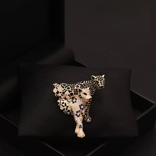SMVP brooch, high-end women's light luxury, European and American customized model, exquisite leopard pin, suit jacket and chest, luxury imitation crystal leopard brooch