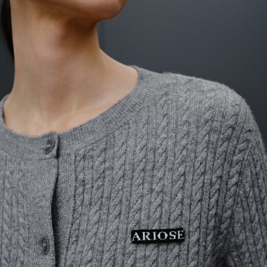 Ainos Estee Shopping Mall Same Style 2025 Winter New Sheep Wool Cable Knitted Sweater Cardigan Sweater 41028007 Feather Gray M