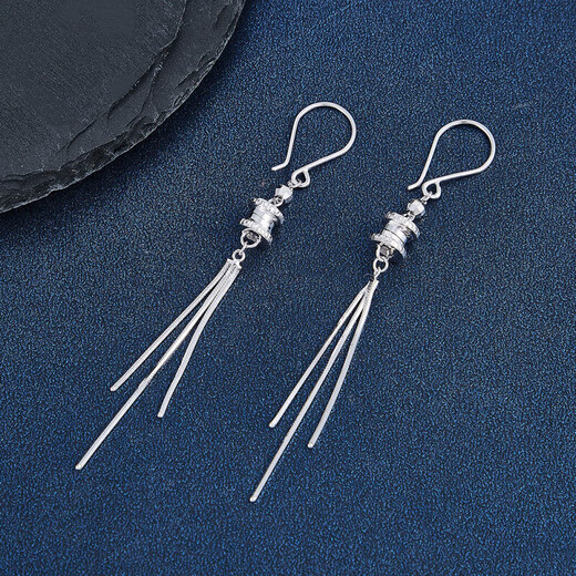 Lao Fengxiang platinum small waist tassel earrings ear wire platinum earrings platinum jewelry white gold about 4g