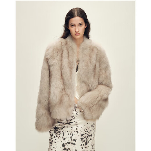 Fu Zhien's fashionable O'Neill, fashionable, exquisite and elegant, two-color wrap-around stand-up collar, dropped shoulders, short fox fur coat, soft rice coffee - stand-up collar. Finnish sagafurs fox fur S