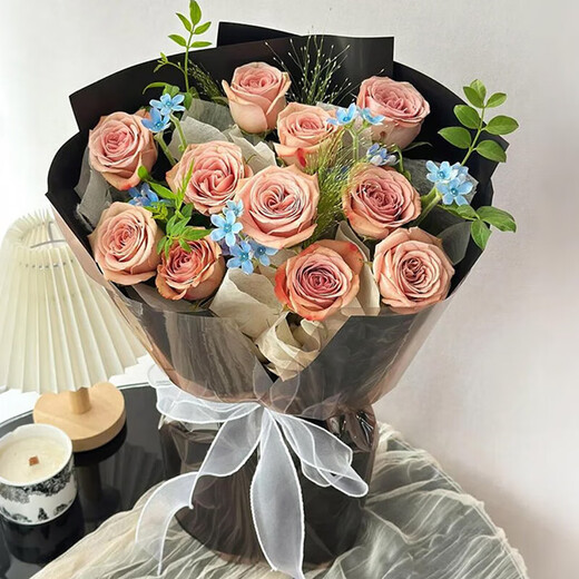 Flowers delivered in the same city, cappuccino rose bouquet, birthday gift, flowers for girlfriend, best friend and boyfriend, flower delivery from flower shop, milk foam branding | 11 cappuccino roses and blue star flower mixed bouquet