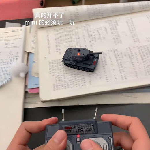 He Jiagong remote control tank model mini true four-way wireless charging remote control car children's toy infrared combat military vehicle gray remote control tank
