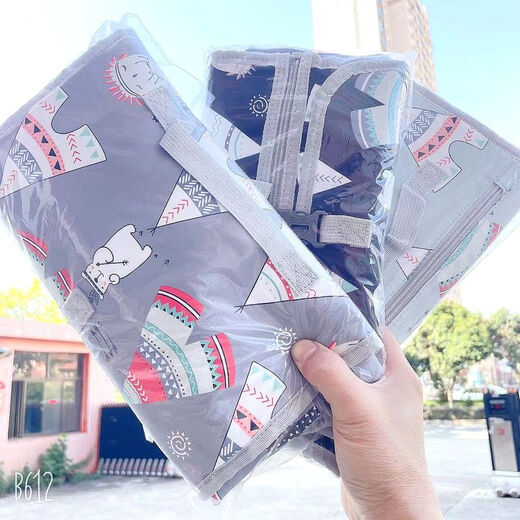 Portable baby changing pad, waterproof Oxford cloth urine barrier, portable tissue paper diaper storage mommy bag, green portable baby changing pad