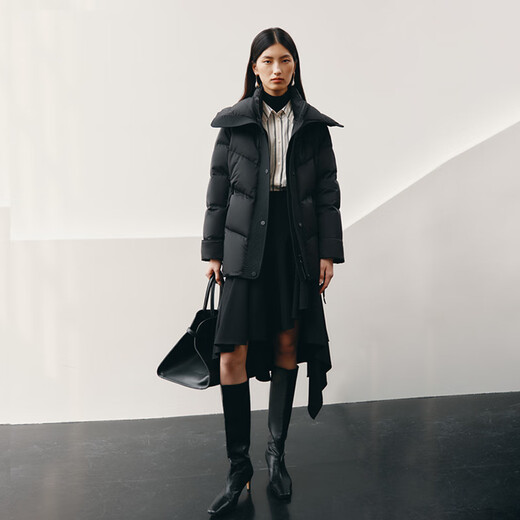 Ai Lai Song Jia's same style down jacket women's autumn and winter temperament short 90 goose down waist warm New Year jacket carbon black M