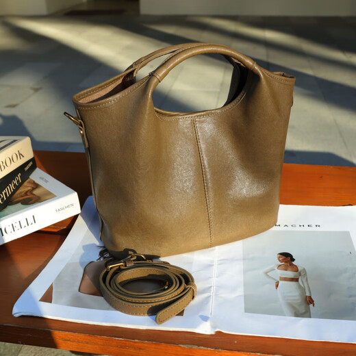 GOLDLION G+ Goldlion first layer vegetable tanned cowhide bucket bag for women 2025 new spring and summer retro portable genuine leather women's bag single shoulder Yucca Green 26*13*24cm