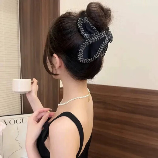 Li Qing Wheat Triangular Clip Hepburn Style Hair Clip French Elegant Light Luxury Updo Shark Clip Hair Clip Headwear High-end