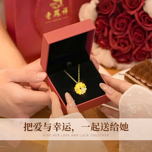 Lao Fengxiang gilt four-leaf clover silver necklace women's light luxury pendant jewelry Valentine's Day birthday gift for girlfriend and wife