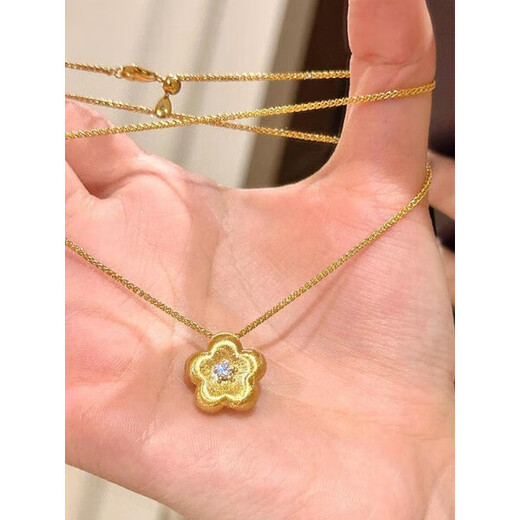 Ningfeng ancient brushed plum blossom necklace 18K gold 2025 new light luxury multi-clavicle chain sweater chain for women autumn and winter brushed flower necklace-gold