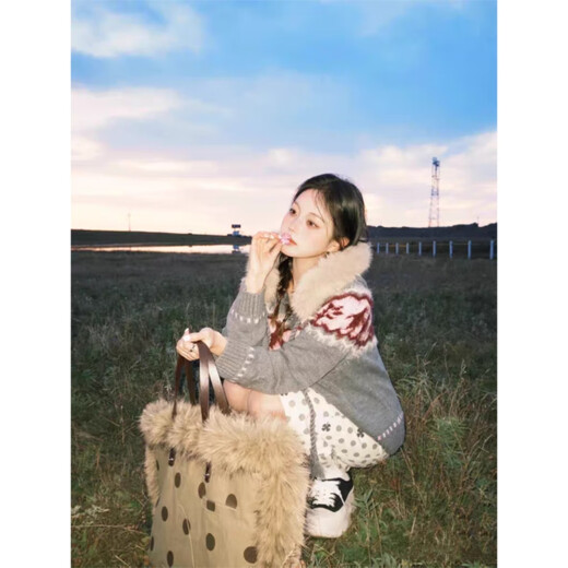 Harudi Tian Xiwei's same vintage Fair Isle sweater women's coat 2025 winter new fur collar zipper knitted cardigan gray regular one size fits all (90-120Jin Jin equals 0.5 kg)