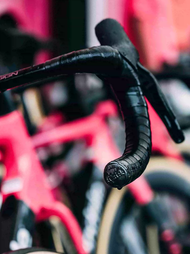 Fizik Snitch Road Handlebar Tape Vento Sticky Competition Control Bicycle Handlebar Tape Anti-Slip Tape Hand 2.7mm Black Friction Surface Cushioning