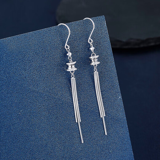 Lao Fengxiang platinum small waist tassel earrings ear wire platinum earrings platinum jewelry white gold about 4g
