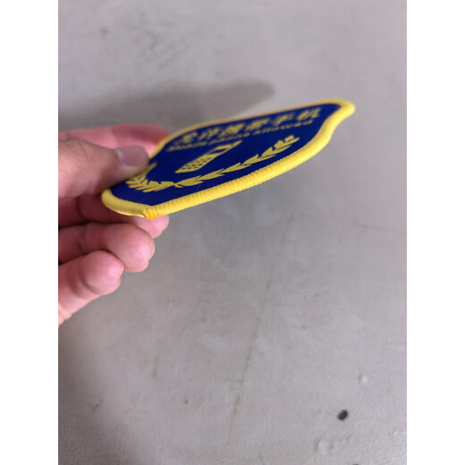 It is allowed to carry mobile phones. Factory and enterprise general position armbands. Job type armbands. Safety officer sleeves. Supervisor QC armbands. 10 pins.