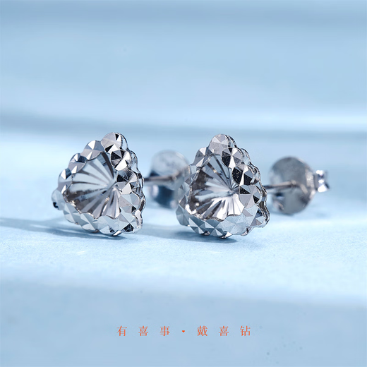 Diamonds are in stock and shipped in seconds. Platinum earrings, ear studs and earrings for women. Smart design, exquisite, light and luxurious. Gift for your girlfriend. Platinum is about 1.92g/pair.