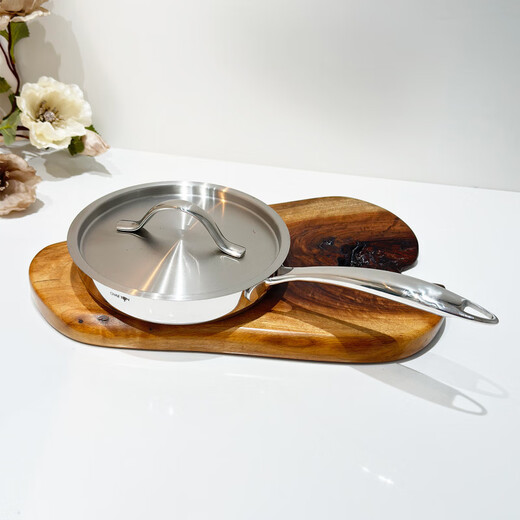 Fat Donglai exports the same style 18/10 stainless steel frying pan household frying pan fried eggs steak pancake pan frying pan 18cm frying pan + stainless steel lid