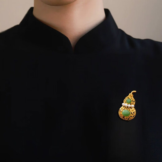 SNQP full diamond emerald Fulu gourd magnetic buckle brooch plated with 18k gold shirt collar decoration without hole corsage brooch filigree gourd brooch
