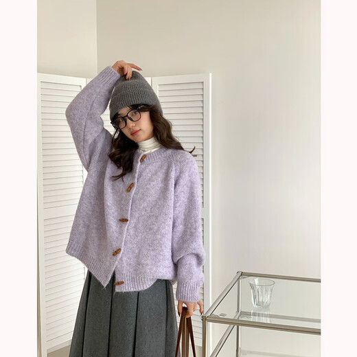 Clothes yuan round neck horn button knitted sweater 2025 autumn and winter new purple cardigan jacket women's gentle lazy casual top purple regular one size (85-120Jin Jin equals 0.5 kg)