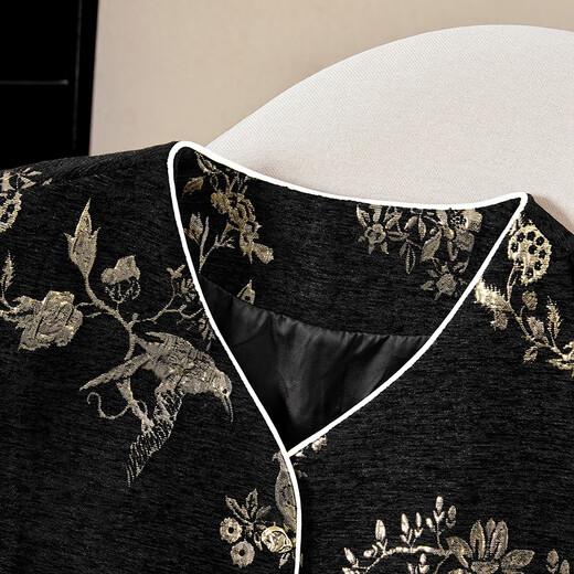 She pool V-neck vest 2025 autumn new women's new Chinese style retro single-breasted loose style stacked vest black gold one size