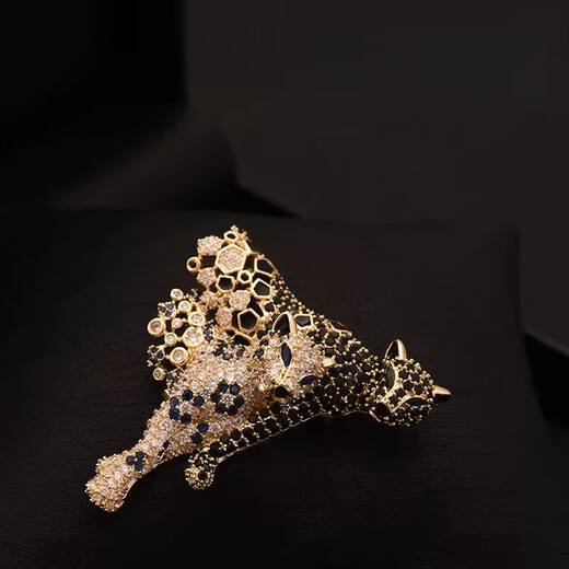 SMVP brooch, high-end women's light luxury, European and American customized model, exquisite leopard pin, suit jacket and chest, luxury imitation crystal leopard brooch