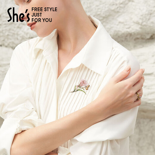 She s Akiko Plant Story Flower Craft Crystal Exquisite Fashion Brooch High-end Temperament Corsage Accessories Birthday Gift Red A0