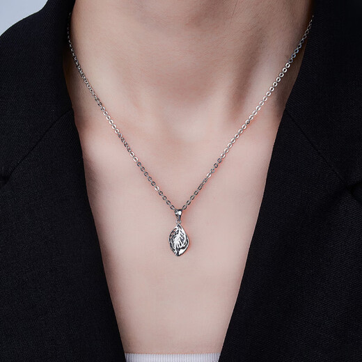 CHINA GOLD platinum pt950 double leaf pendant women's necklace Valentine's Day gift about 1.39g