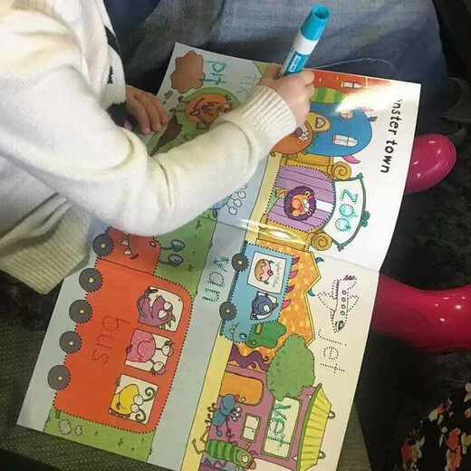 Thomas & Friends (THOMAS&FRIENDS) Cahier de pratique d'entrée pour la formation au contrôle du stylo à la maternelle, cahier d'alphabet anglais et de traçage des chiffres pour enfants, pour bébés de 4 et 3 ans Fourni au hasard - 10 volumes de thèmes pour filles - sans boîte de couleur