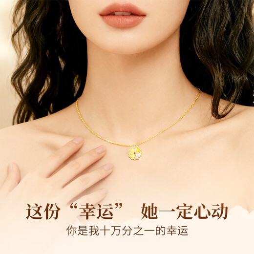 Lao Fengxiang gilt four-leaf clover silver necklace women's light luxury pendant jewelry Valentine's Day birthday gift for girlfriend and wife