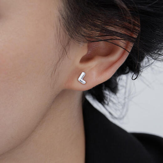 Lukfook Jewelry Platinum 950 Letters Honeycomb Pattern Platinum Earrings Single GJT0006DS Total Weight 0.53g Letter H