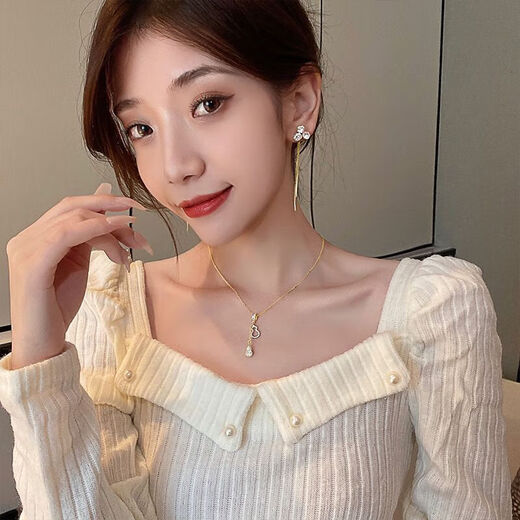 Titanium steel temperament gourd pendant necklace for women, light luxury niche design, exquisite clavicle chain, high-end fashion sweater chain, micro-embedded gourd pendant necklace