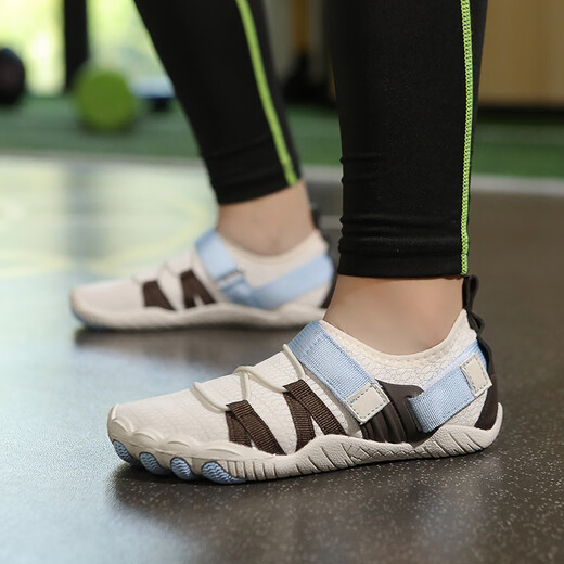 McCann indoor children's rope skipping shoes men's non-slip wear-resistant rock climbing shoes special physical training shoes for boys and girls shock-absorbing sports shoes retro rice 33