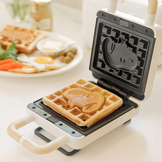 Spot Korean Snoopy sandwich machine waffle machine electric cake machine breakfast machine toaster toaster thickened Snoopy sandwich machine comes with 3 types of baking pans