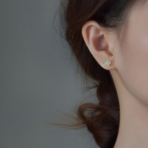 Puman Zhuji 18K gold sun green small jade earrings women's sterling silver jade earrings commuting Chinese style niche design earrings small jade earrings a pair