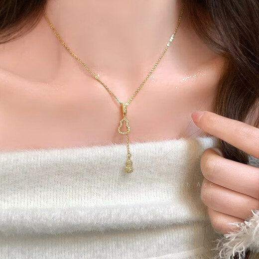 Titanium steel temperament gourd pendant necklace for women, light luxury niche design, exquisite clavicle chain, high-end fashion sweater chain, micro-embedded gourd pendant necklace