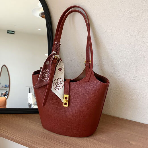 Red wedding bag for women 2024 new style single shoulder underarm bucket bag, fashionable wedding bridal bag, daily use, coffee color