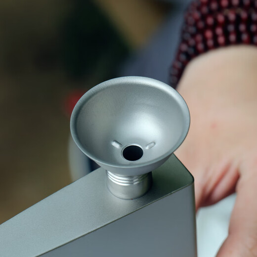 Le Hongjun imported from Japan outdoor high-end pure titanium wine bottle mini portable personalized mountaineering camping liquor bottle pure titanium square flat wine bottle 200ml